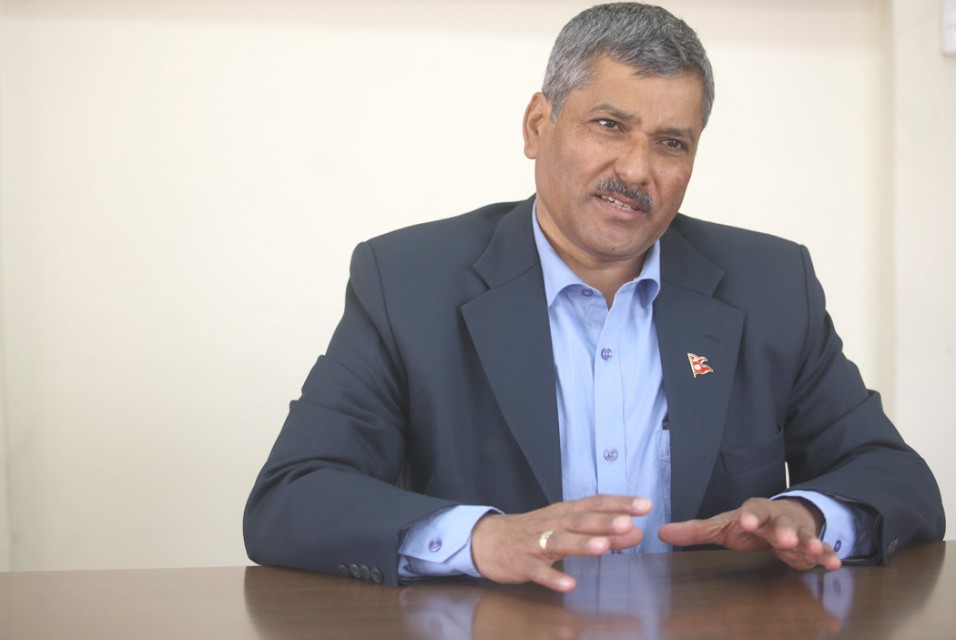 बैकिङ क्षेत्र र अर्थतन्त्रमा अस्थिरता आउँछ कि भन्ने त्रास छ : गभर्नर अधिकारी