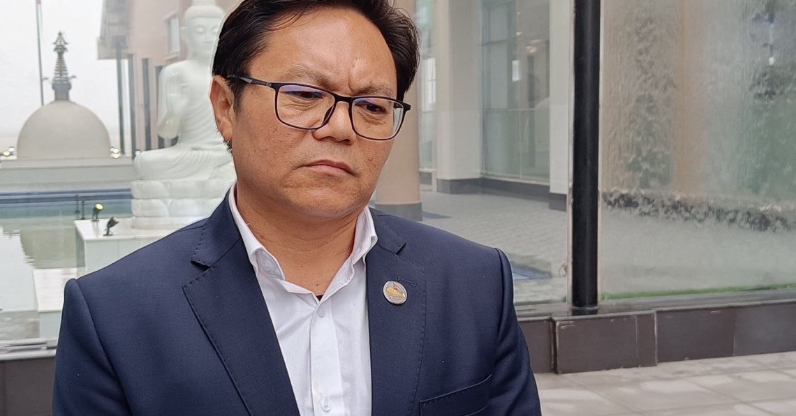  यात्रुको 'ब्यागेज' किन चोरियो र  विमानस्थलभित्र कुकुर, बाँदर कसरी पसे : मन्त्री किरातीको प्रश्न