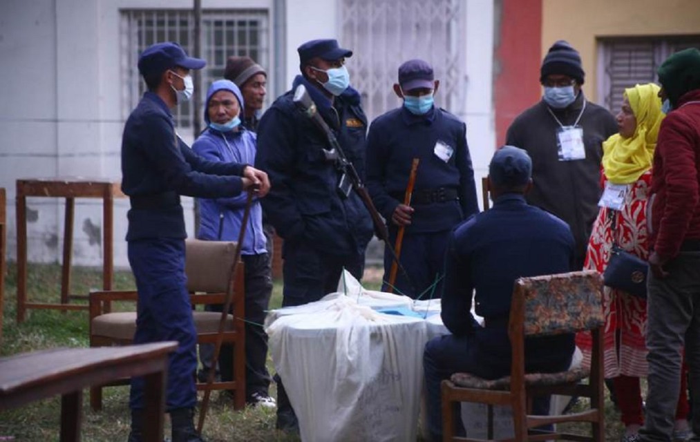 काठमाडौंमा मतपेटिका संकलन सुरु 