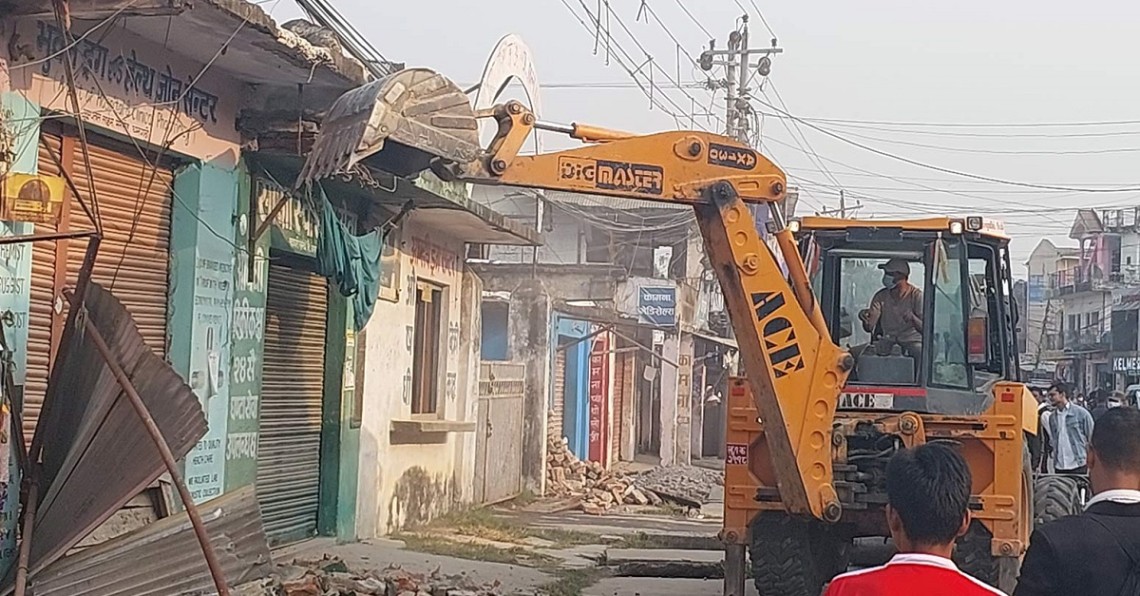 नेपालगञ्जमा उपमहानगरपालिकाद्वारा सडक अतिक्रमण हटाउन सुरु