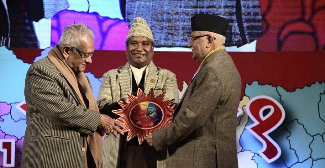 लोकप्रिय मत ल्याएकोमा एमाले अध्यक्ष ओली सम्मानित