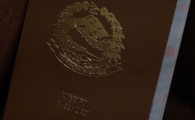 काठमाण्डाैमा तीन जनाकाे साथबाट ७ सय ३१ थान पासपाेर्ट बरामद