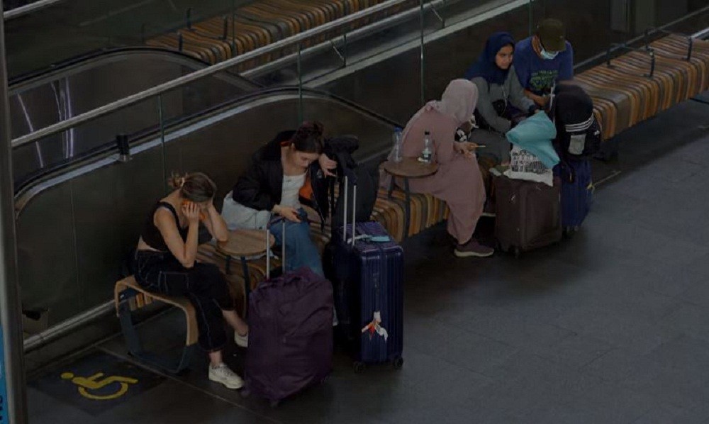 अत्याधिक गर्मीका कारण बेलायतमा रेल सेवा अवरुद्ध