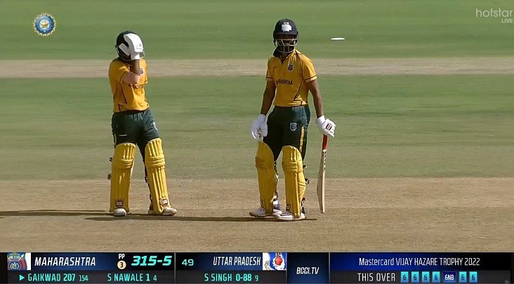 भारतीय ब्याटर रुतुराजले १ ओभरमा ७ छक्का प्रहार गरे