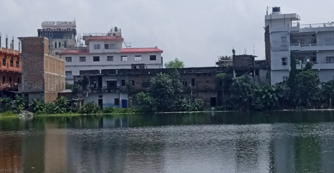 जनकपुरका ७ पोखरीको डिलमा डोजर चल्ने, ४२ घरटहरा हटाइने तयारी