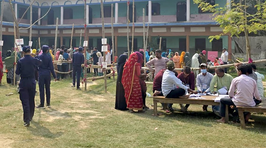 रौतहटमा उत्साहजनक मतदान, कडा सुरक्षाबीच शान्तिपूर्ण रूपमा जारी