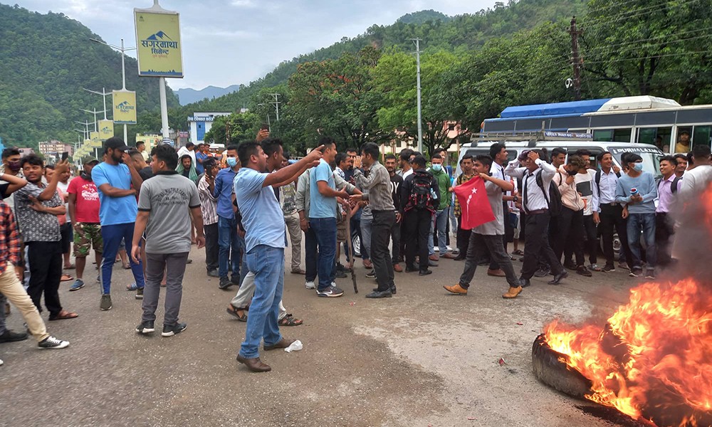 इन्धनको मूल्यवृद्धिविरुद्ध रुपन्देहीमा अनेरास्ववियुको विरोध 