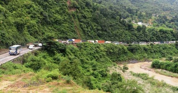 नागढुङ्गा–नौबिसे सडक खण्डमा एकतर्फी गाडी सञ्चालन