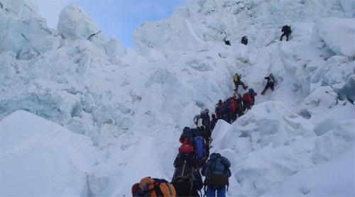 अक्टोबरमा नेपालीसहित ७४९ विदेशीले चढे हिमाल