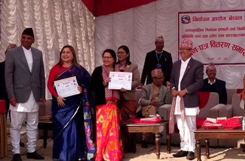 निर्वाचन आयोगद्वारा समानुपातिक सांसदहरुलाई प्रमाणपत्र वितरण
