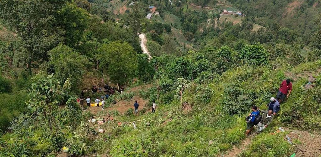 काभ्रेको बुच्चाकोटमा बस दुर्घटना : ७ जनाको मृत्यु, १५ घाइते