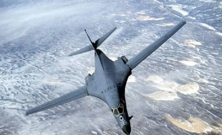 अमेरिकाद्वारा इराक र सिरियामा हवाई आक्रमण