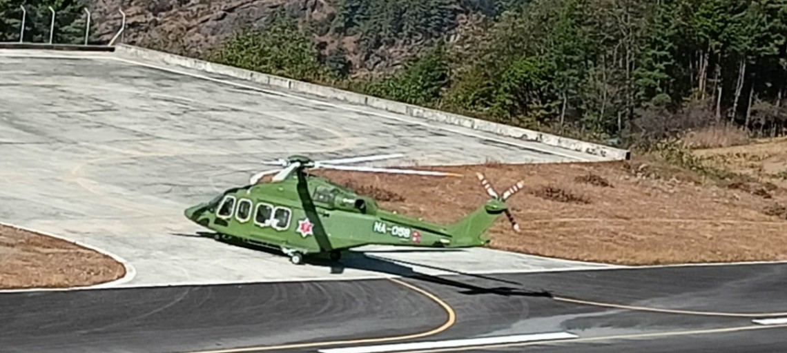 खुम्बु क्षेत्रको १० थान मतपेटिका हेलिकप्टरबाट सदरमुकाम लगियो