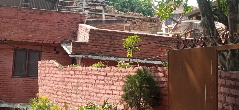 समिट अपार्टमेन्टको निर्माणको काम रोकियो