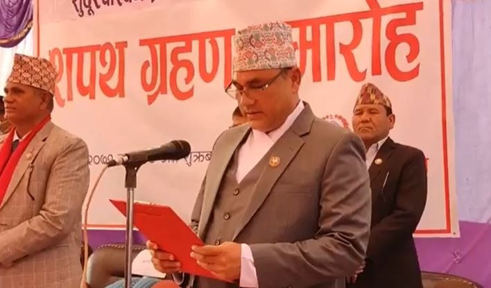 सुदूरपश्चिमका मुख्यमन्त्री शाह र दुई मन्त्रीद्धारा शपथ ग्रहण