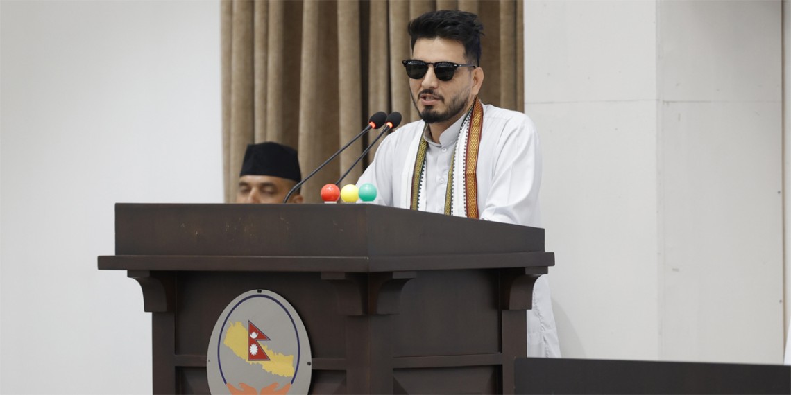 ठेकेदारको खुट्टा भाँच्ने अभिव्यक्तिमाथि मन्त्री लम्सालको स्पष्टीकरण : जिम्मेवार बनाउन खोजेको मात्रै हो