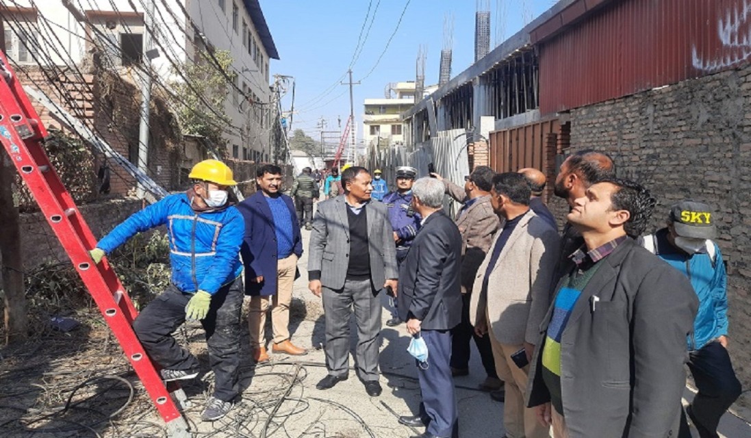 ठमेललाई सुन्दर बनाउन अव्यवस्थित तार हटाउन सुरु