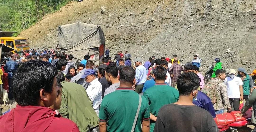 घरमा ट्रक ठोक्किंदा तनहुँमा ३ जनाको मृत्यु, ५ जना घाइते