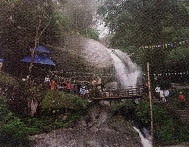 आन्तरिक पर्यटकको गन्तव्यमा वौडेश्वर झरना