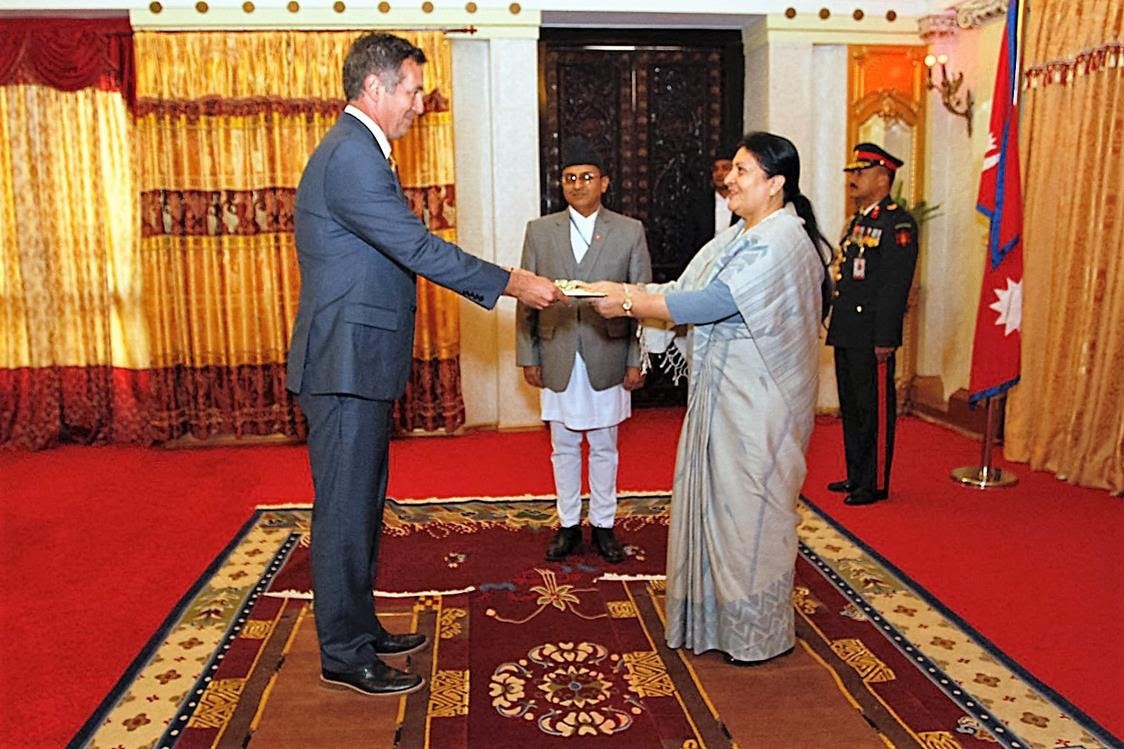 नवनियुक्त अमेरिकी राजदूत बेरीद्वारा ओहदाको प्रमाणपत्र प्रस्तुत