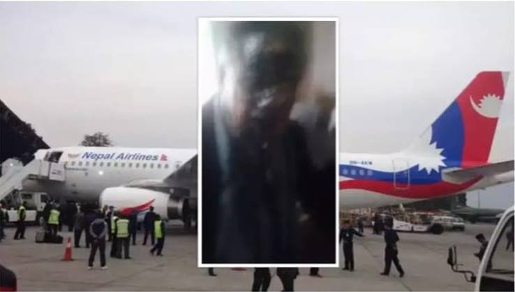 सुगतरत्न कंसाकारलाई उहाँकै कार्यकक्षमा कालोमोसो दलियाे