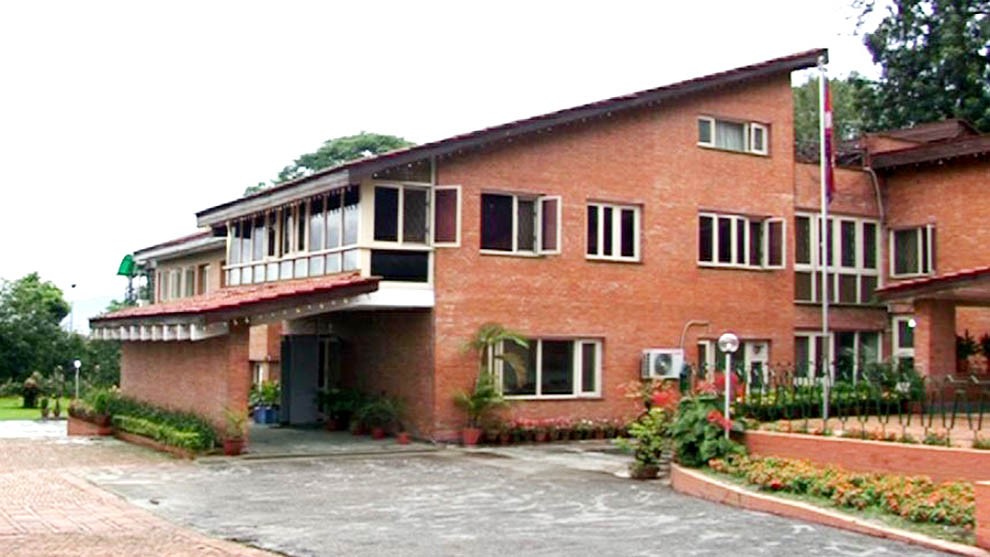 प्रचण्ड, ओली र माधव नेपालबीच बालुवाटारमा भेटवार्ता