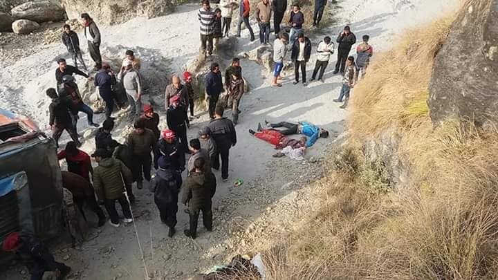 पर्वत बस दुर्घटनाः ६ को मृत्यु, ३२ घाइते(अपडेट)