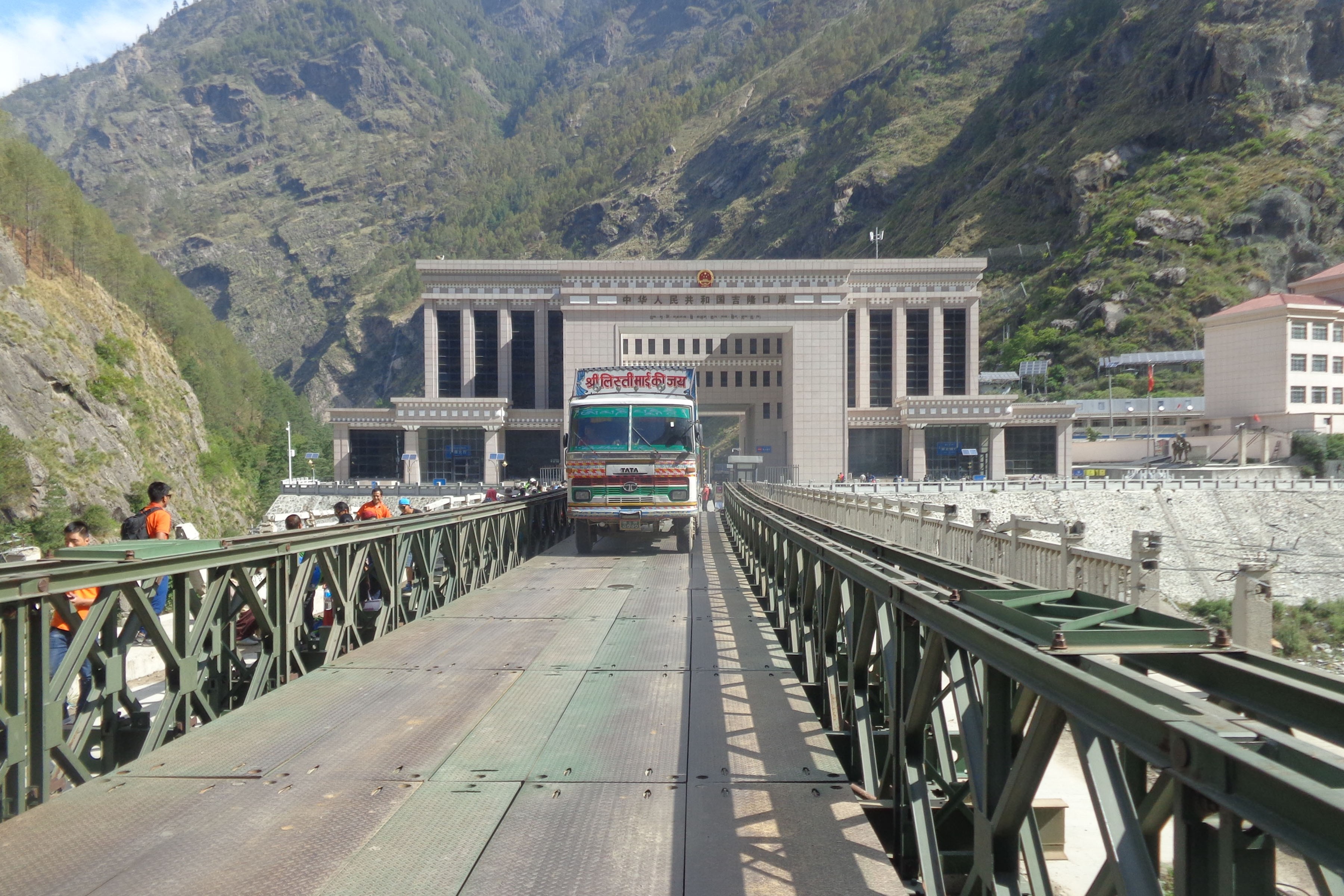 रसुवागढी भन्सार कार्यालयबाट आयात–निर्यात पुनः सुचारु