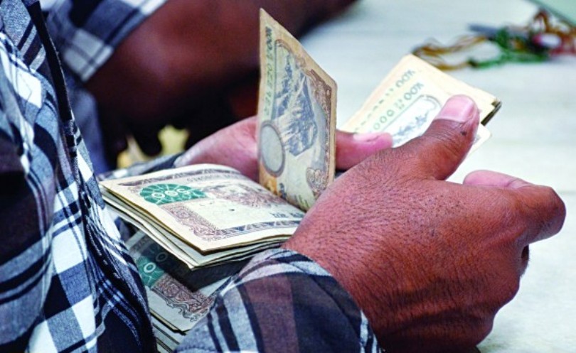 मुगुका आगलागी पीडितलाई आठ लाख भन्दा बढीको सहयोग