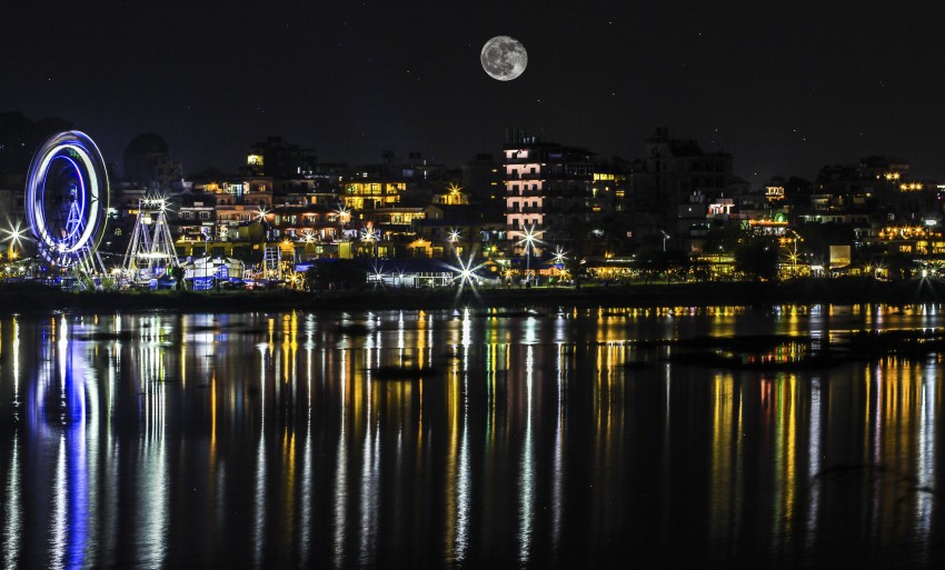 उच्च अदालतको आदेश : पोखराको लेकसाइड २४ घण्टा खोल्न दिनु