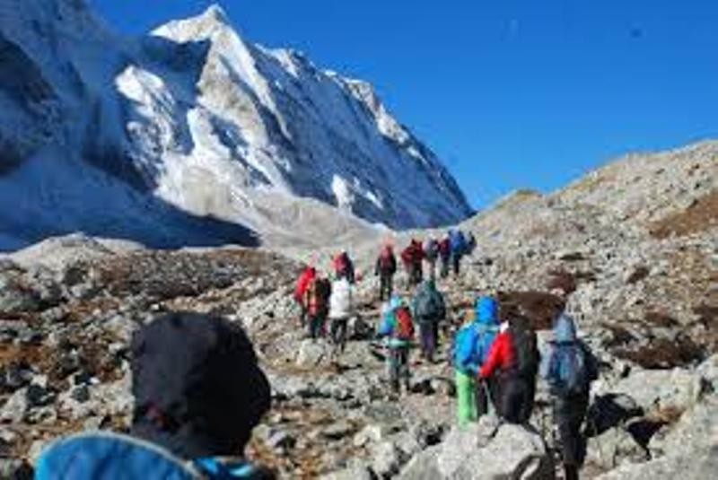 नौ सय बढी आरोहीले लिए विभिन्न हिमाल आरोहणको अनुमति