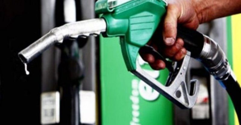 पेट्रोलको मूल्य लिटरमा ११ र डिजलको ५ रुपैयाँले घट्यो