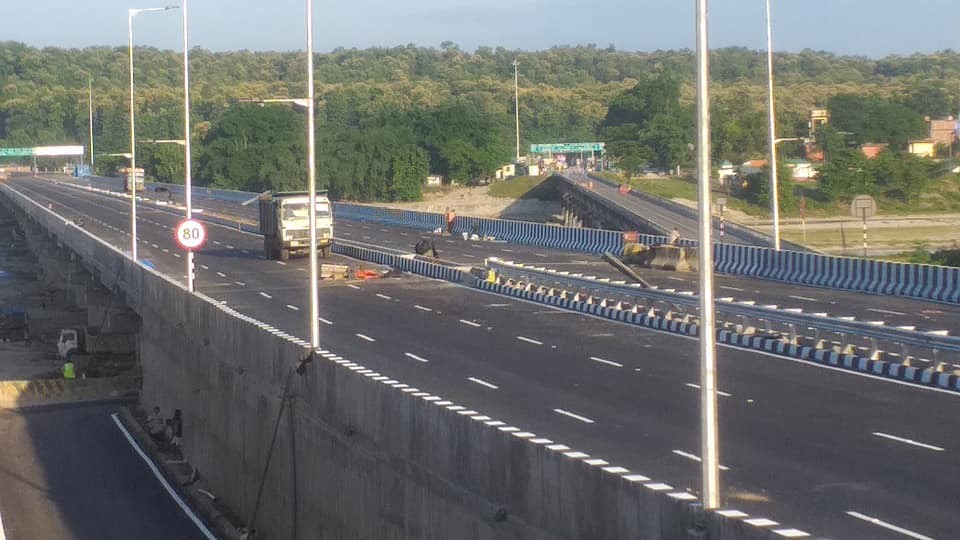 मेची नदीमा ६ लेनको पक्की पुल बन्यो