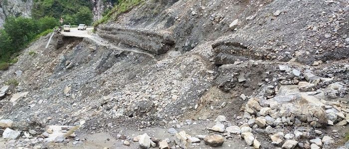 पहिरोले भत्काएको  सिन्धुपाल्चोकको तातोपानी सडकखण्ड मर्मतका लागि डेढ अर्ब रुपैयाँ  लाग्ने