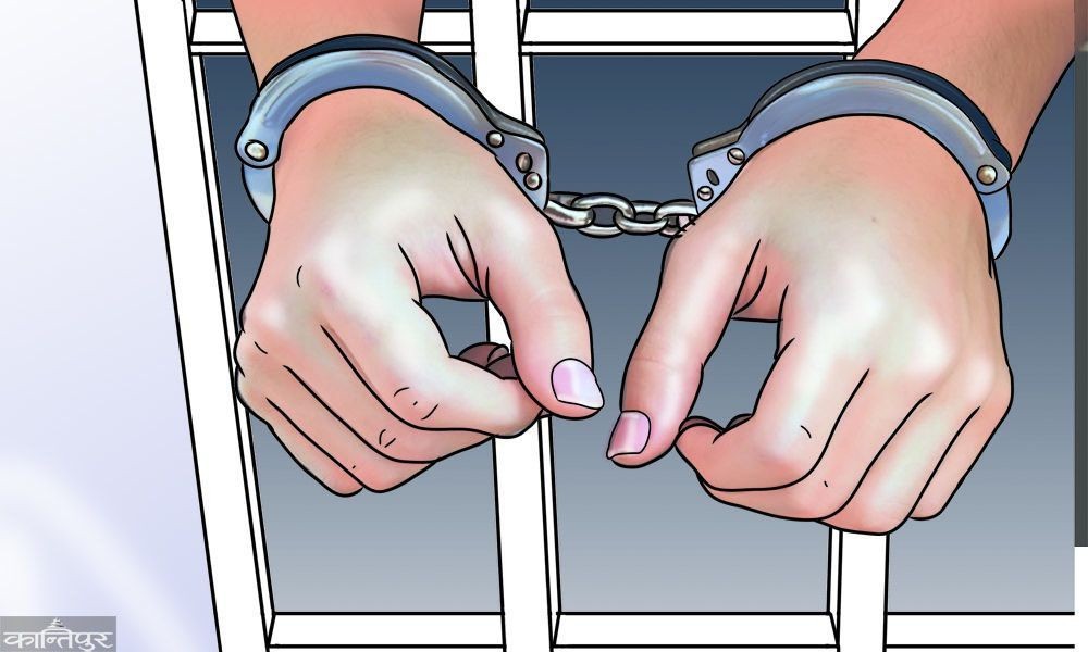 ५८ बोतल एसिडसहित धनुषाका स्थानीय व्यापारी पक्राउ