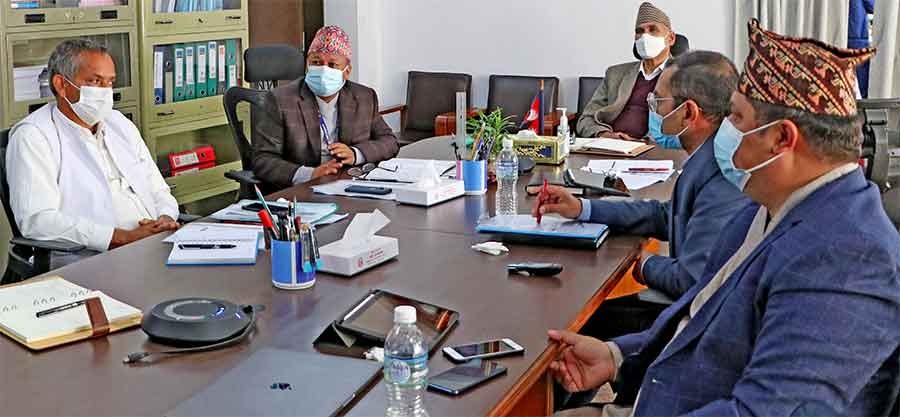 तोकिएको राजस्व लक्ष्य पुरा हुने गरी काम गर्नुस्  : अर्थमन्त्री पौडेल