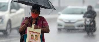 दक्षिण भारतमा शक्तिशाली तुफानका कारण भारी वर्षा र तीब्र गतिमा हावा चल्दै