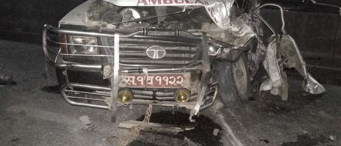 एम्बुलेन्स दुर्घटना हुदा १ जनको मृत्यु ३ घाइते