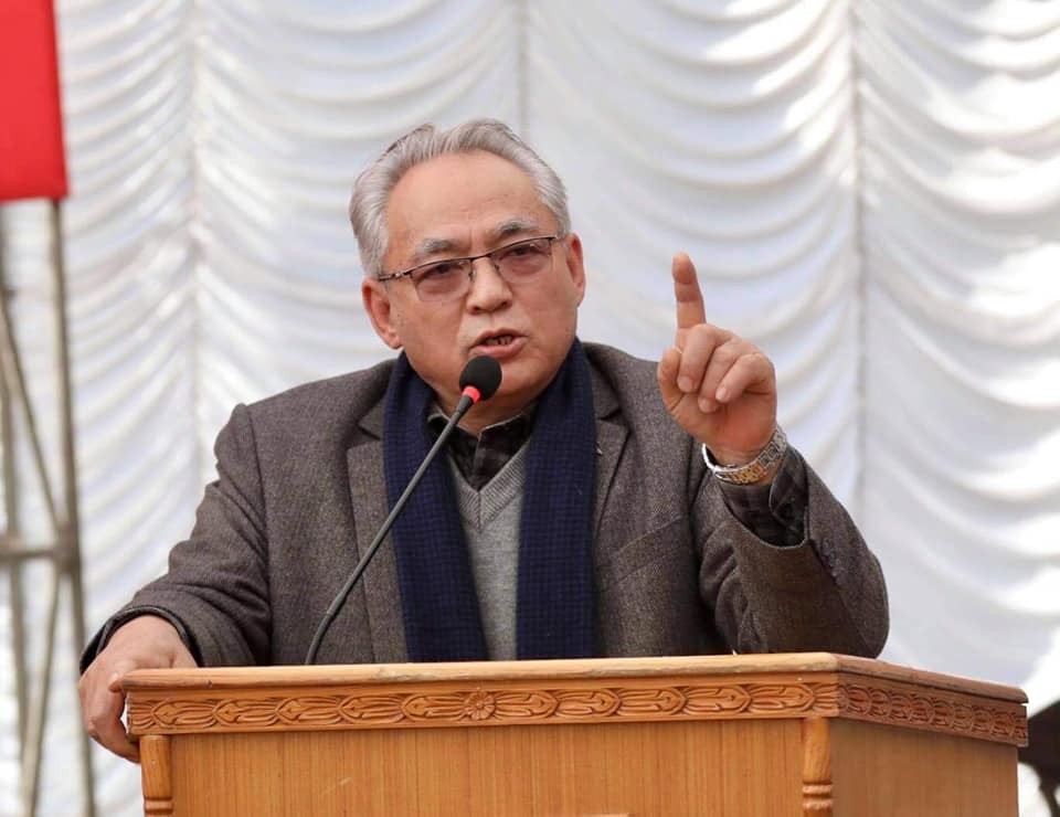 गृहमन्त्री बादललाई गृहजिल्ला चितवनमा कालोझण्डा