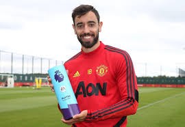 म्यानचेस्टर युनाइटेडका मिडफिल्डर फर्नान्डेस उत्कृष्ट खेलाडी घोषित