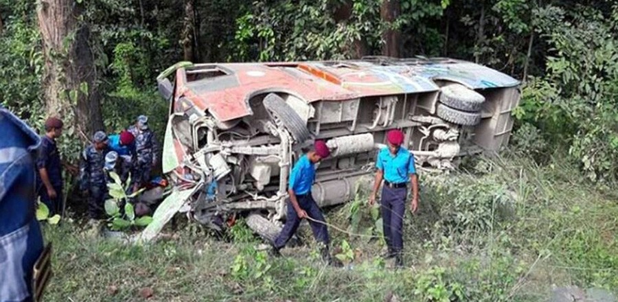 सर्लाहीमा बस दुर्घटना