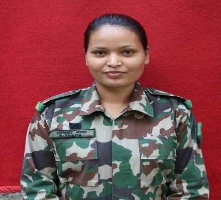राधिका थापा जंगल युद्धकला सिक्ने पहिलो महिला सैनिक