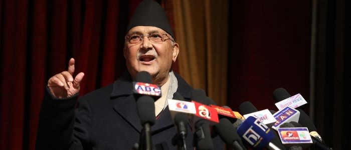 तीन जना पूर्वप्रधानमन्त्री आफु विरुद्ध लौरो टेकेर हिँडिरहेको प्रधानमन्त्री ओलीको टिप्पोणी