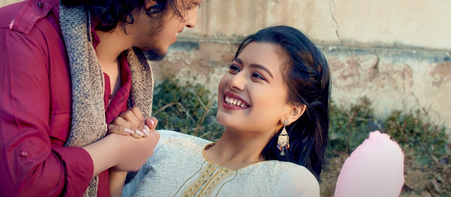 ‘घुम्न जाउ सरर’ भिडियो सहित