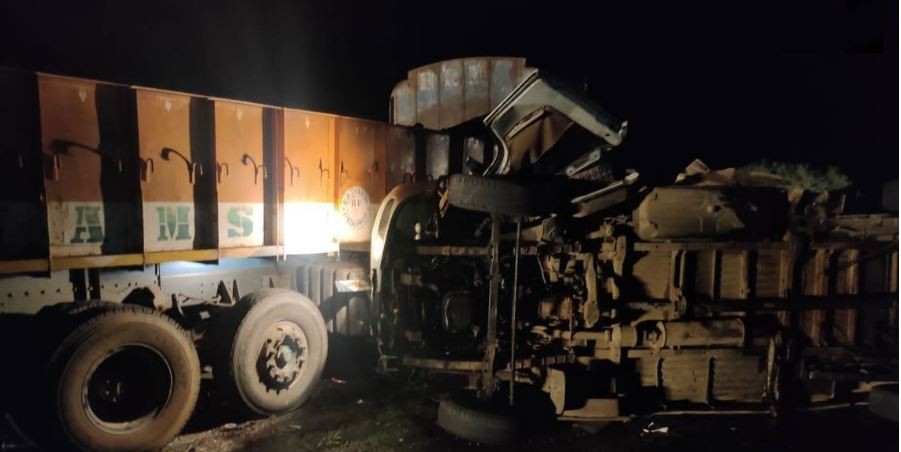 आन्ध्र प्रदेशमा बस र ट्रक आपसमा ठोक्किँदा १४ जनाको मृत्यु