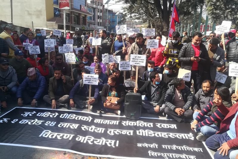 सात वर्षसम्म राहत रकम नपाएपछि जुरे पहिरोपीडित धर्नामा