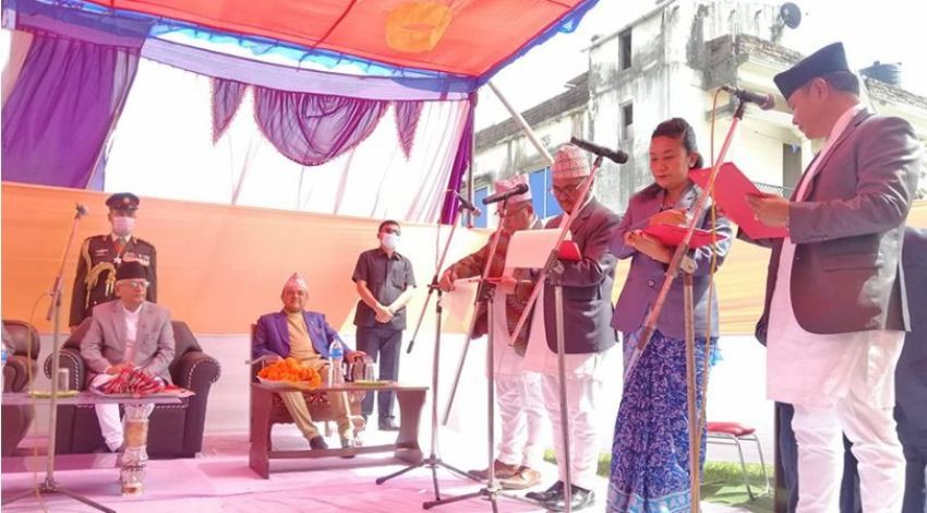 प्रदेश १ का नवनियुक्त मन्त्री र राज्यमन्त्रीले लिए शपथ