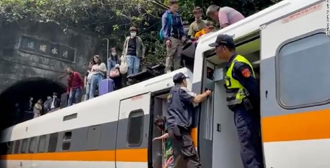 ताइवानमा रेल दुर्घटना:  मृत्यु हुनेको संख्या ५० पुग्यो