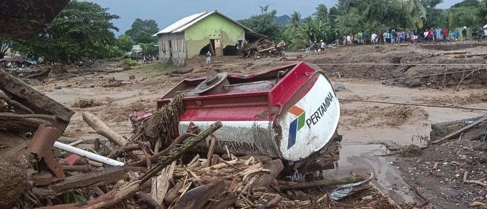 इन्डोनेसिया र इस्ट टिमोरमा बाढीका कारण ७१ जनाको मृत्यु