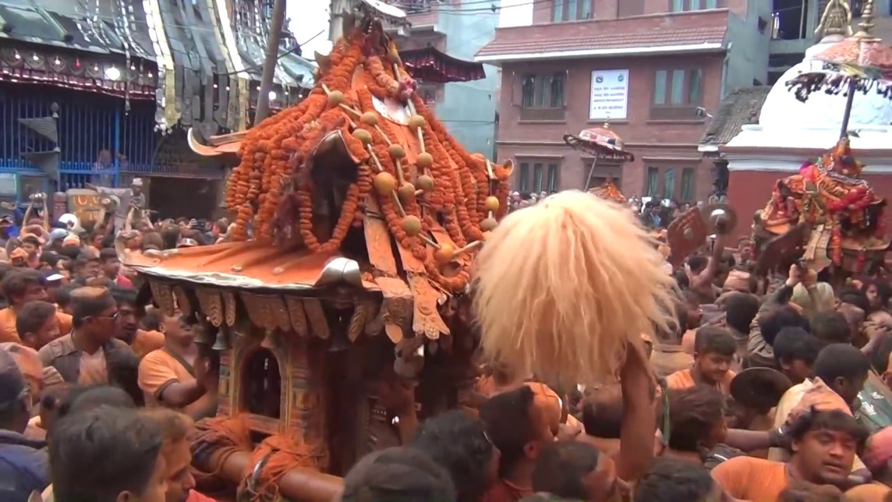 बिस्केट जात्रा मनाउन रोक लगाएपछि स्थानीयले विरोध गरे